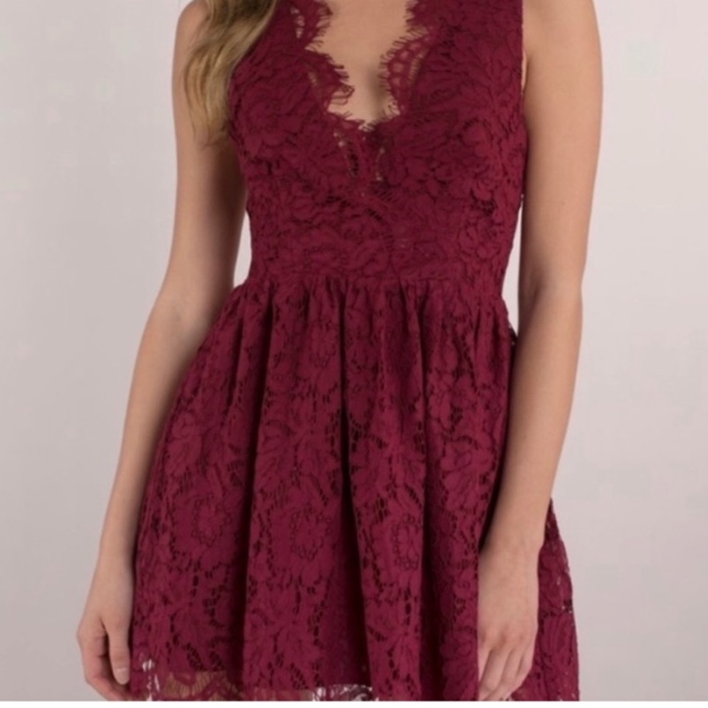 Tobi deep V Lace dress